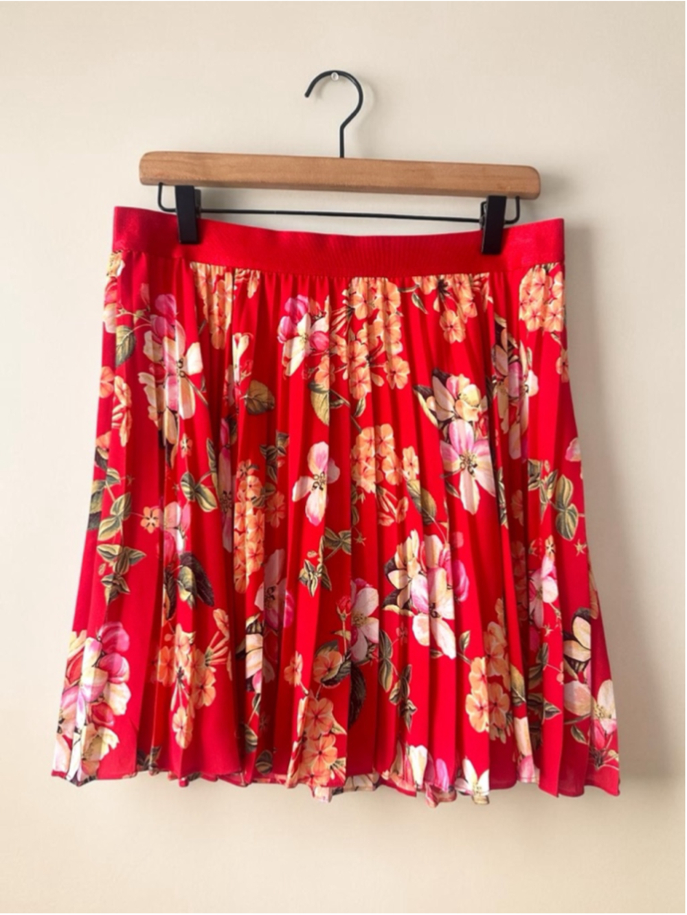 Express Red Floral Pleated Skirt Size L Spring Summer Mini Flowy
